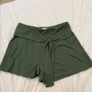 Green Ribbed Women's Shorts - VESTIQUE
